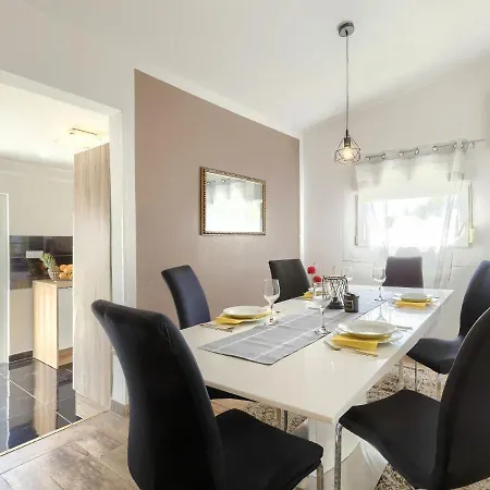 Alma By Interhome